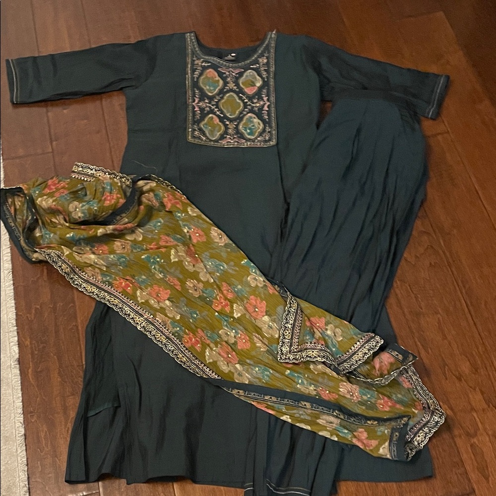 Elegant Dark Green Salwar Kameez